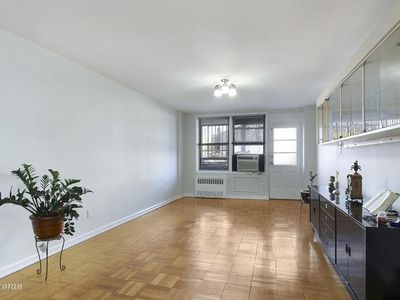 60-11 Broadway APT 1R, Woodside, NY, 11377