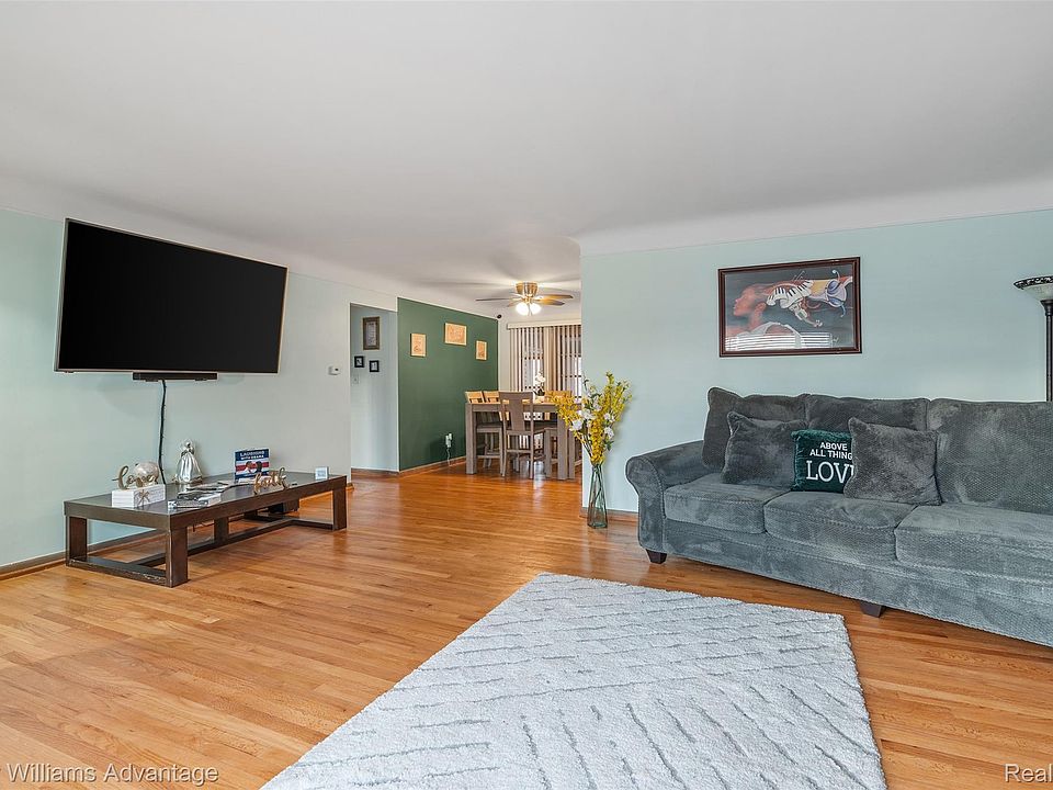 21407 Broadstone St, photo 19