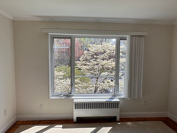 5th image of 10408 Montrose Ave APT 202