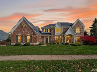1423 Country Lake Estates Dr, Chesterfield, MO 63005
