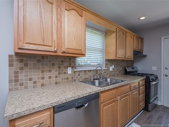 3rd image of 1904 N Larkspur Dr