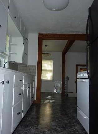 4th image of 905 3rd Ave NW