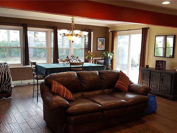5th image of 19 Polo Ln