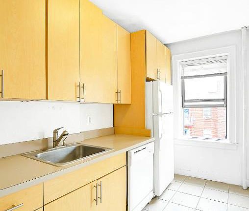 4th image of 3919 62nd St APT 41