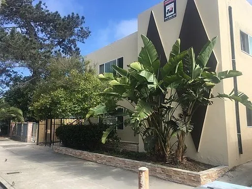5065 W Point Loma Blvd #C — Photo 2