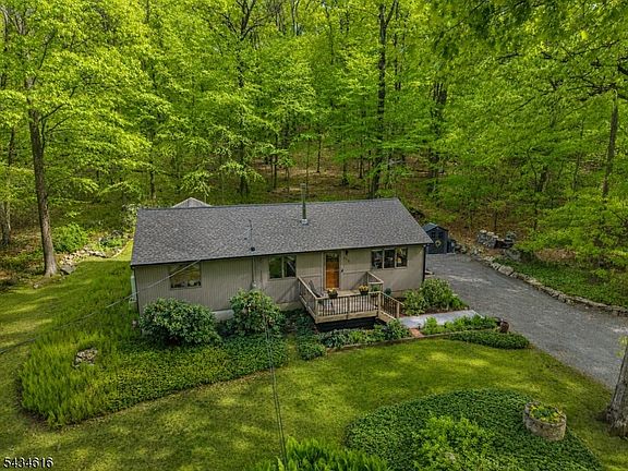 4th image of 616 Woodglen Rd