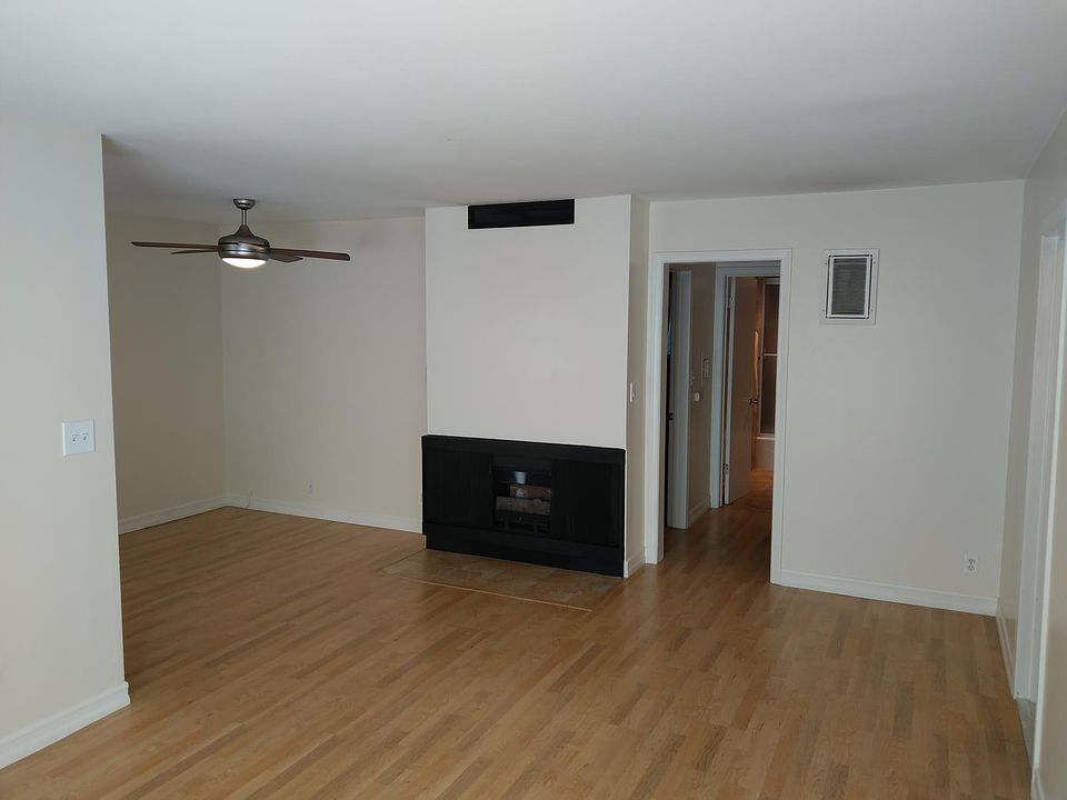 Spacious living room