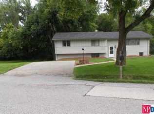 5410 Whitmore St, Omaha, NE 68152