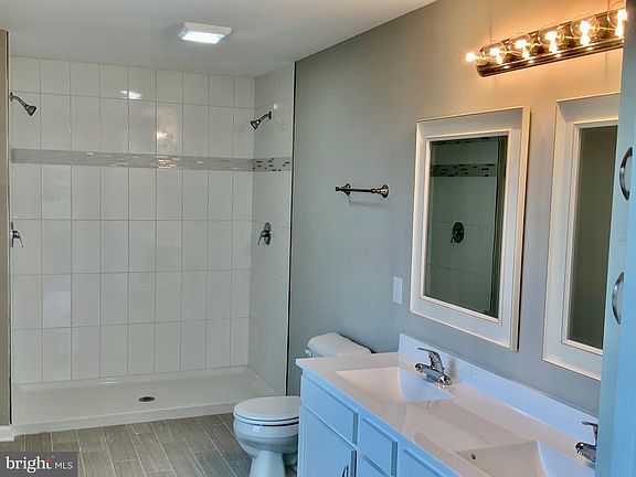 Hudson II - Master Bathroom