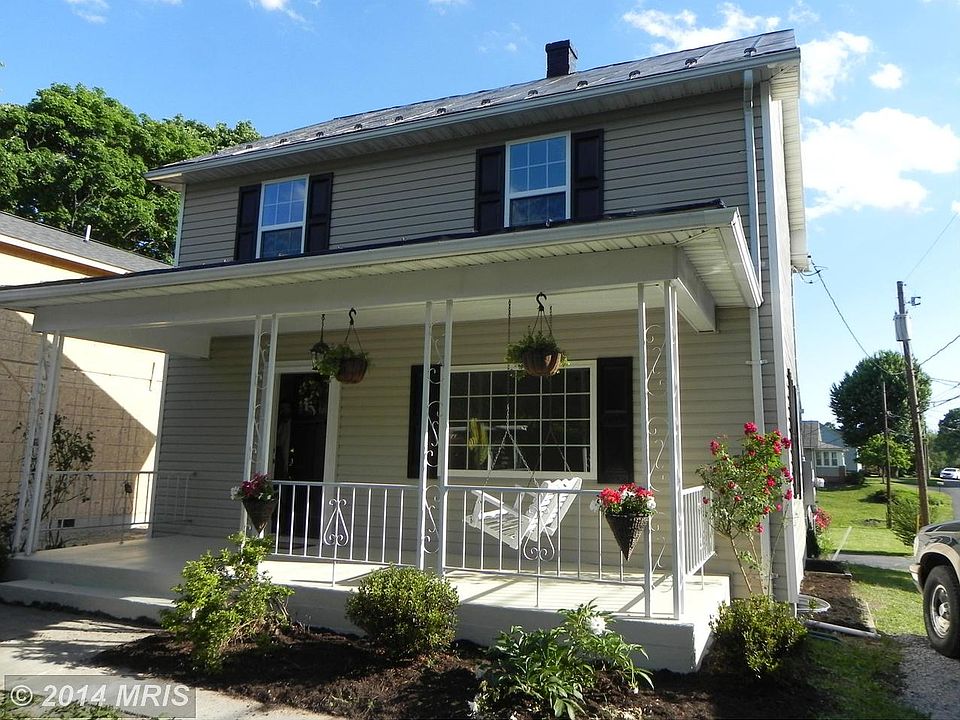 1st image of 132 Dowell J Cir