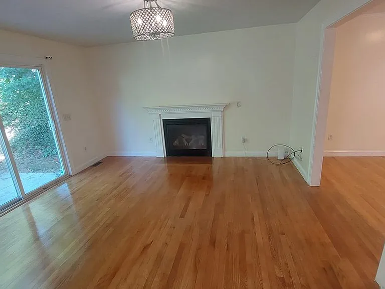 339 Poplar St — Photo 3