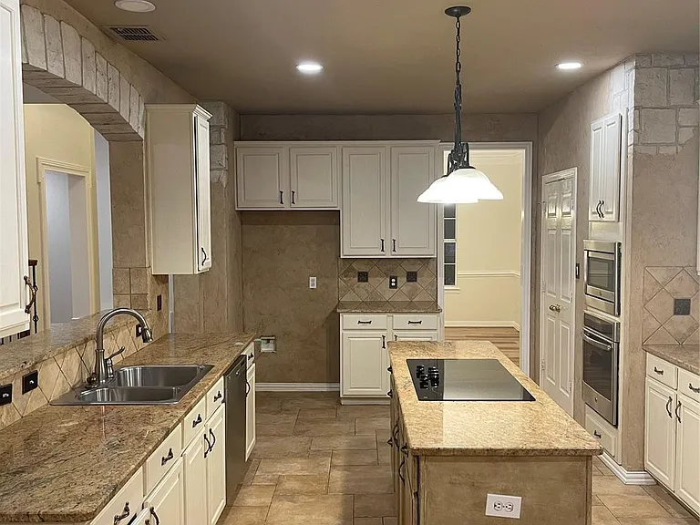 3808 Hunters Trl — Photo 7