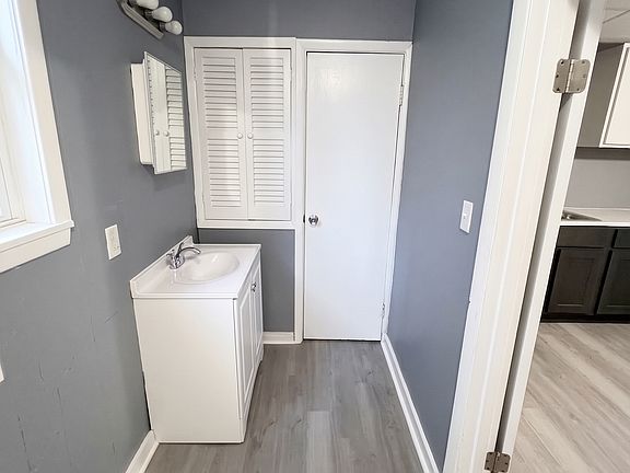 4th image of 509 E 13th St APT 1