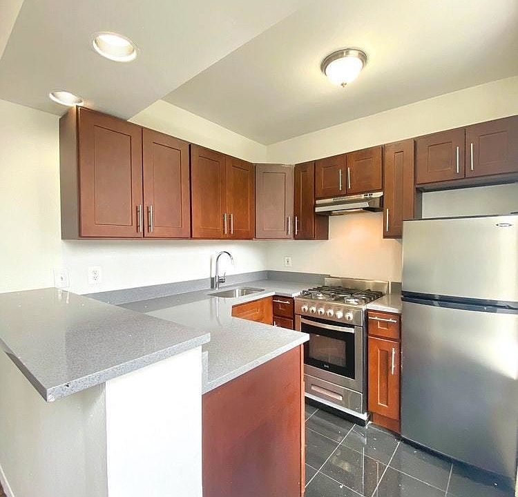 2nd image of 529 Broome St APT 25