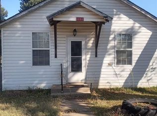 608 N 11th St, Perry, OK 73077