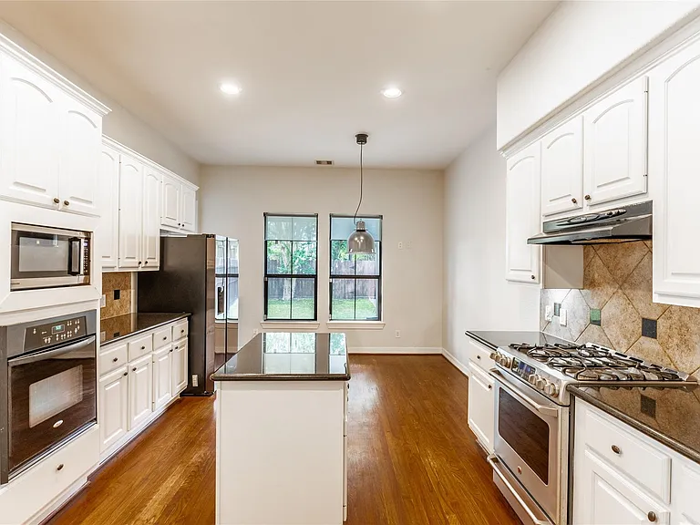 2923 Royal Oaks Crst — Photo 10