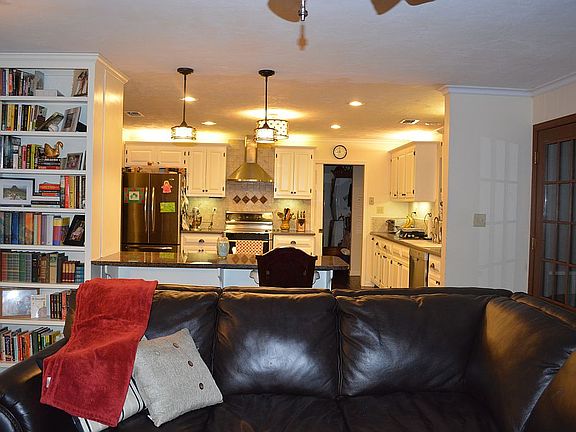3rd image of 2566 Noble Dr