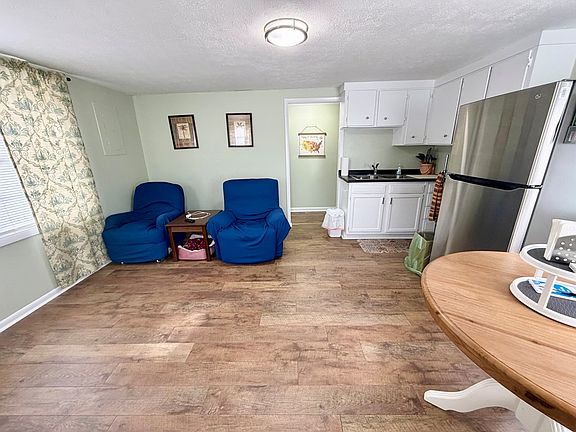5th image of 511 W Fairview St