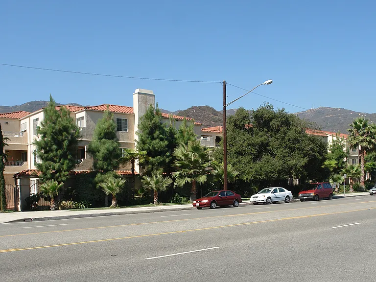 Twin Oaks — Photo 8