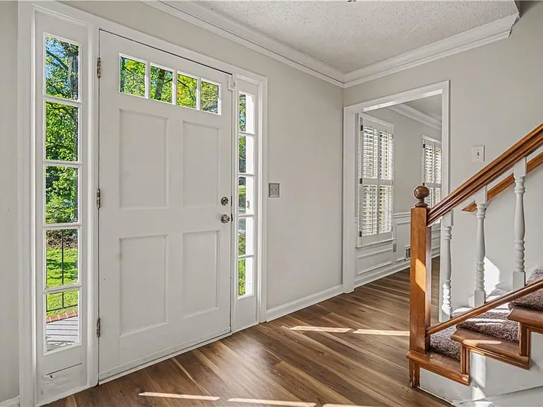 1527 Ridgewood Dr — Photo 5