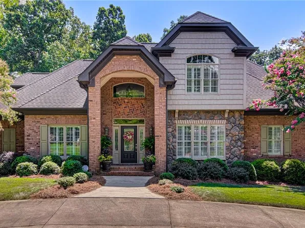 3736 Burbank Ln, Winston Salem, NC 27106