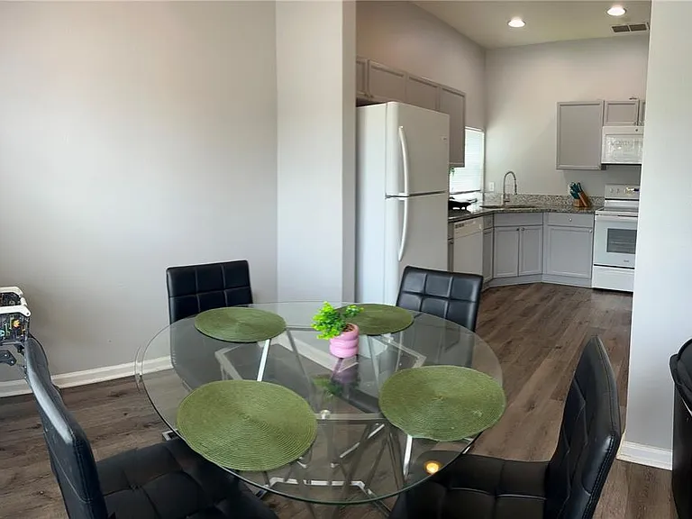8121 Fan Palm Way — Photo 16
