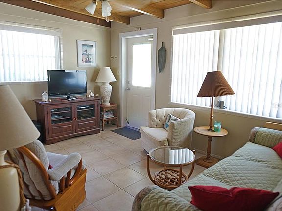4th image of 1385 Gulf Blvd APT 15