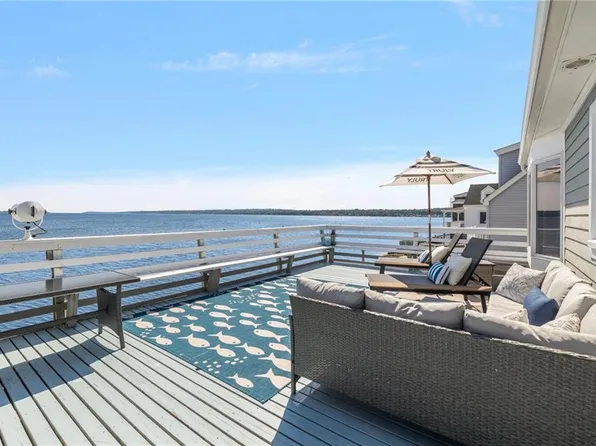 115 Seaconnet Blvd, Portsmouth, RI 02871