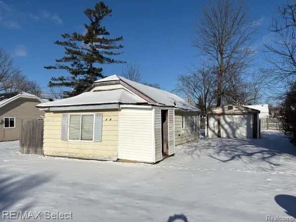 1034 W Bergin Ave, Flint, MI 48507