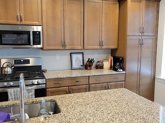 4th image of 317 Chestnut St
