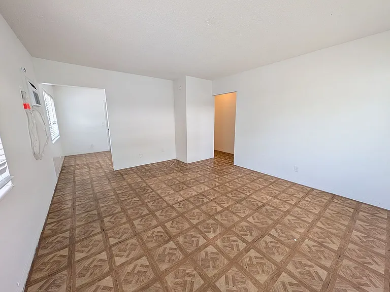 2111 Roosevelt St — Photo 3
