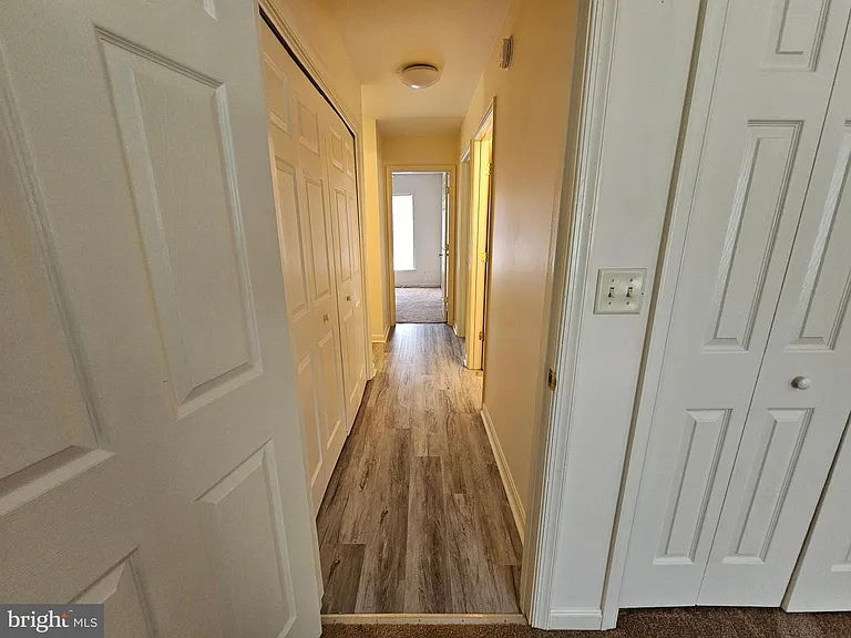 218 E North St — Photo 39