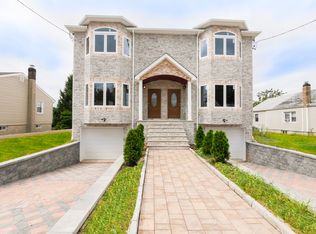 271 4th St, Saddle Brook, NJ 07663