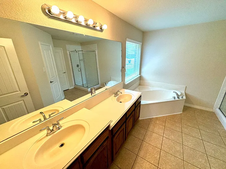 1703 Stonewick Dr — Photo 13