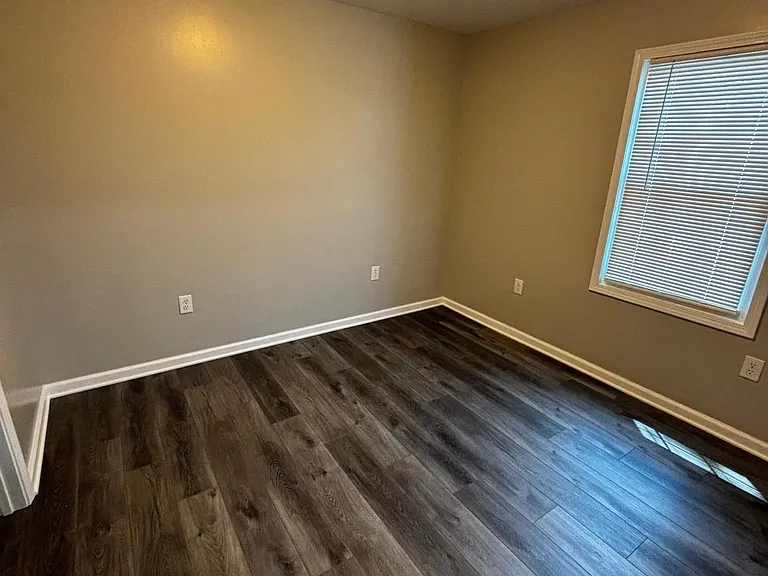 609 E McPherson St #B — Photo 3