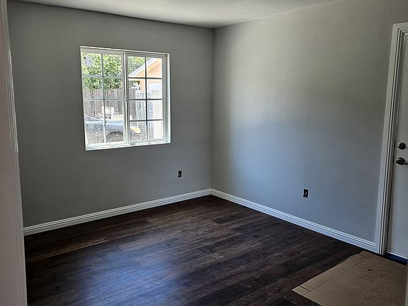 1 of the 2 bedrooms