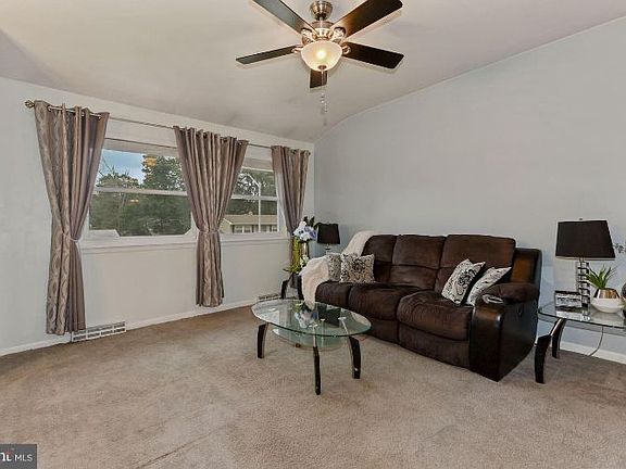 3rd image of 202 Colorado Trl
