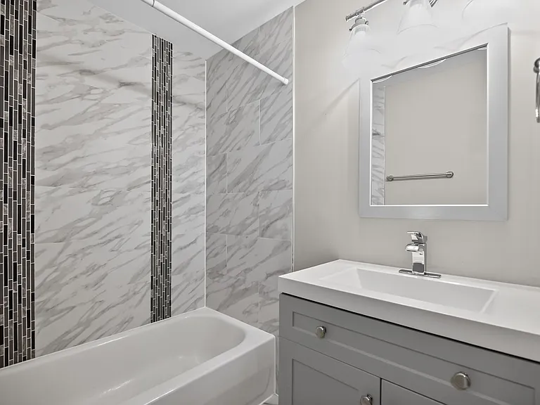 6176 Martins Landing Ct — Photo 22