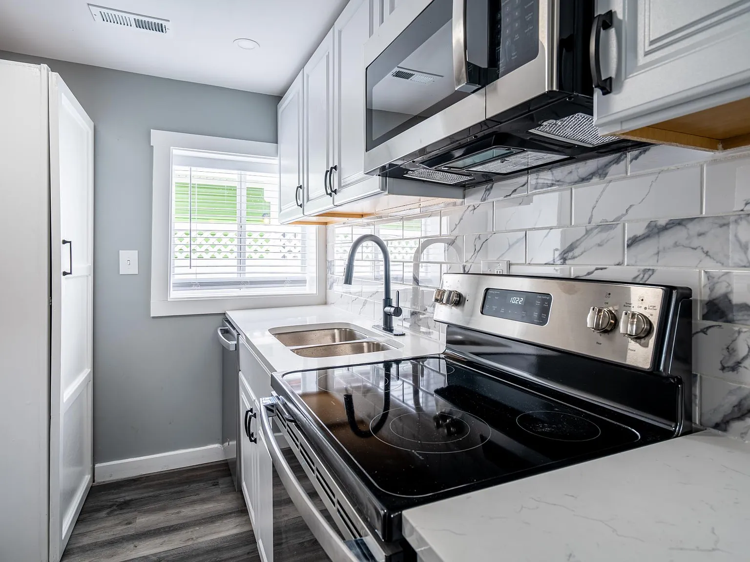 2 bed, 760 sqft, $1,309 — Photo 3