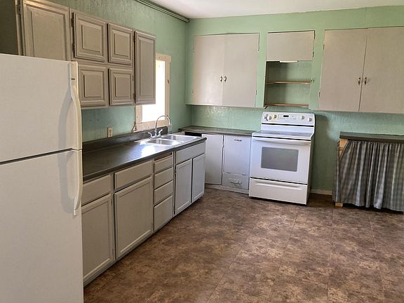 2nd image of 5750 Mountain Ave APT 1
