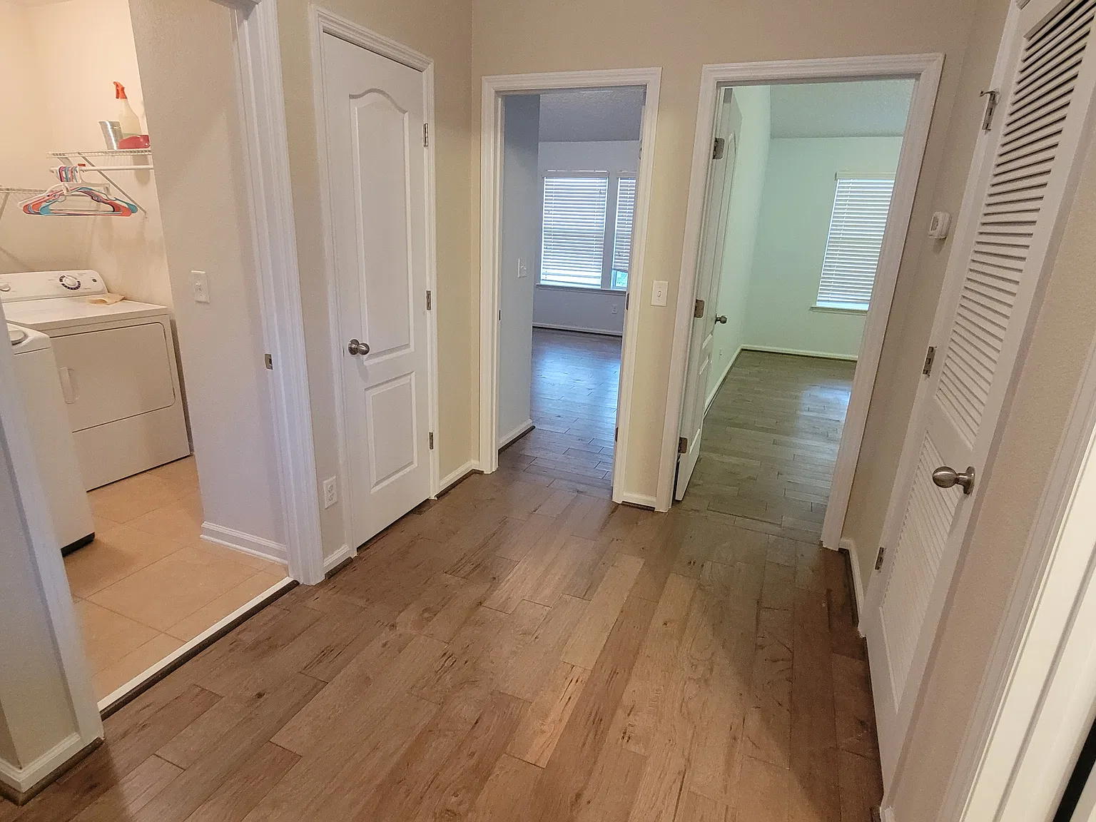 3 bed, 2.5 bath, 1900 sqft, $2,300 — Photo 1