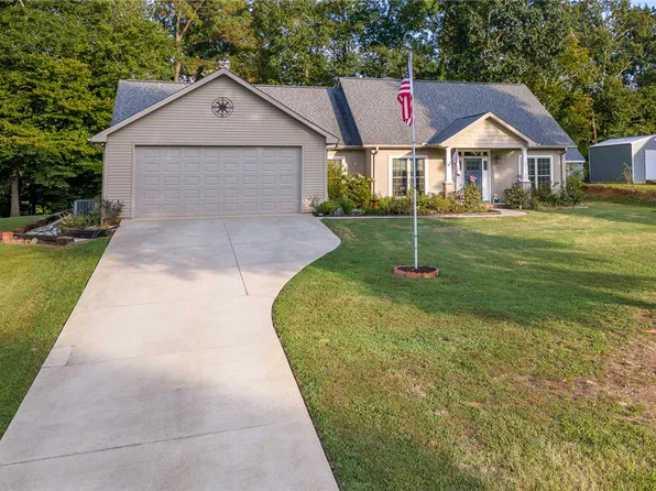 228 Bay Ridge Dr, Townville, SC 29689