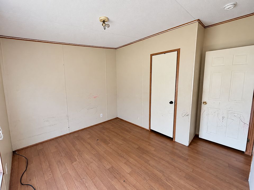 7th image of 204 Gaither Dr