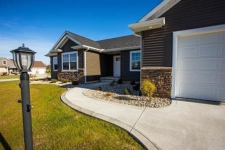 4th image of 57446 Emerald Chase Ln