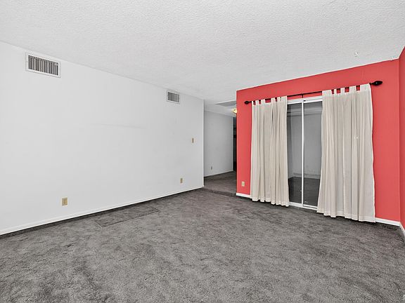 3rd image of 2240 W 19th St