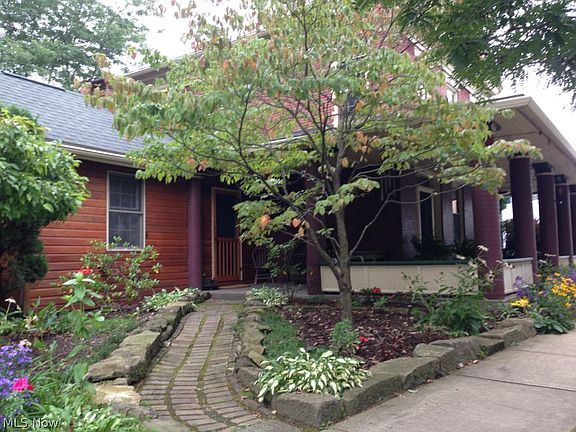 2nd image of 104 Mill St N