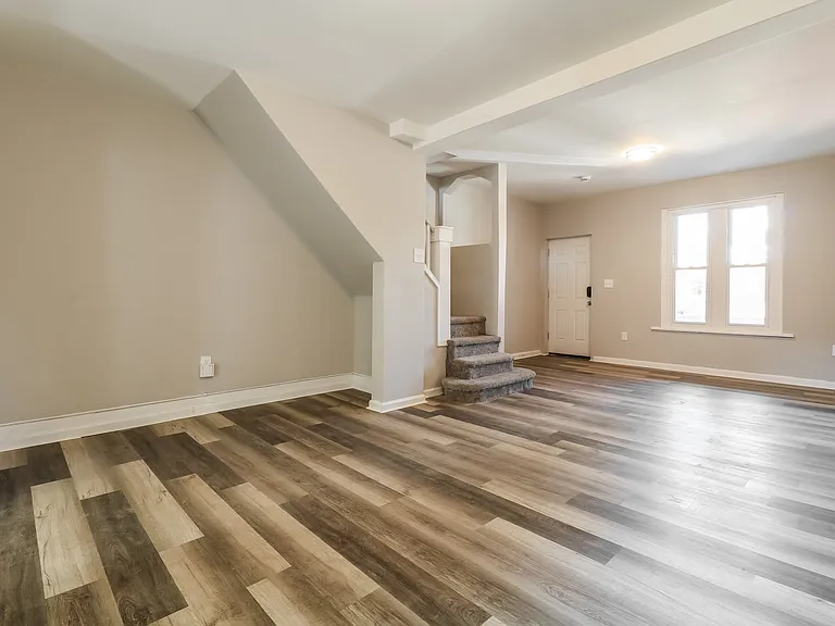 1187314_019_living_room_13575779.jpg