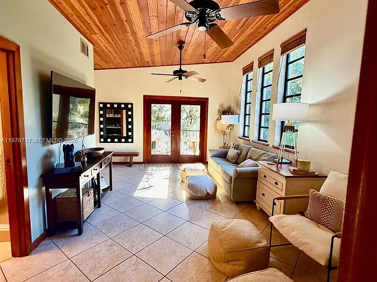 1615 Harbor Dr — Photo 15