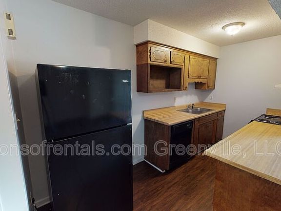 5th image of 14 Melissa Ct #B