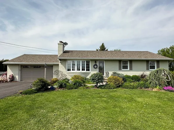 2140 Perkiomenville Rd, Harleysville, PA 19438